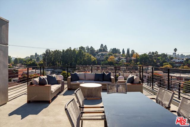2824 1/2 Avenel Street, Los Angeles CA: https://media.crmls.org/mediaz/13350001-63ba-4f32-94bc-208b842ba6b8.jpg