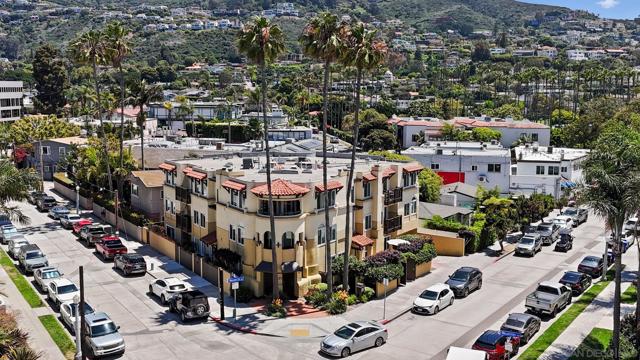 8121 Camino Del Sol, La Jolla CA: https://media.crmls.org/mediaz/133519f2-8942-47ba-a3ba-bca122bd1fff.jpg