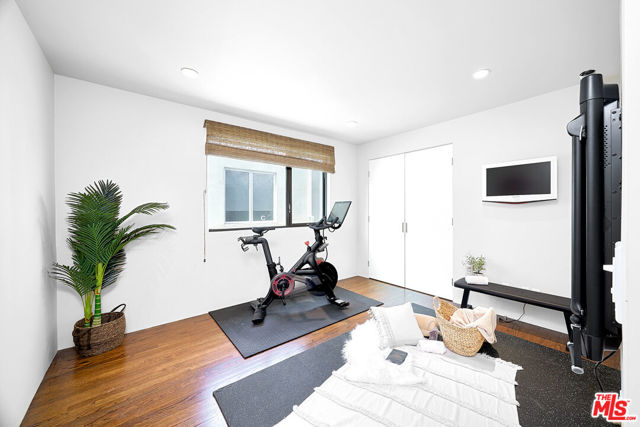 2329 Clement Avenue, Venice CA: https://media.crmls.org/mediaz/133567e2-3456-49d5-8dee-18241664ddfc.jpg