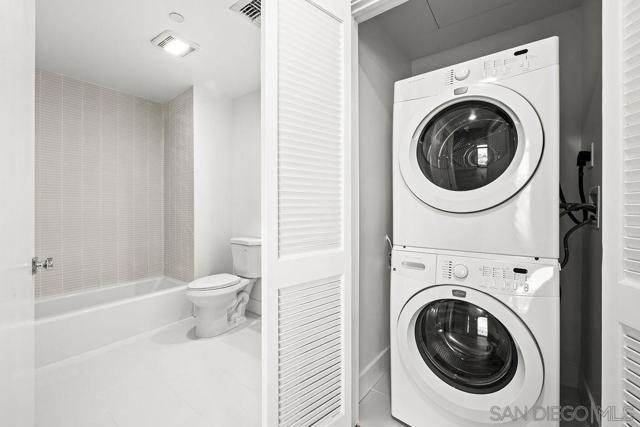 801 Ash St, San Diego CA: https://media.crmls.org/mediaz/13358494-7adf-4700-8054-cb71eeb3211f.jpg