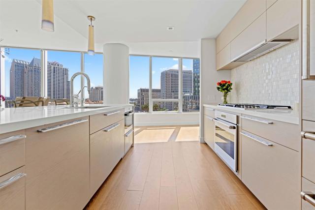 Image 7 of 29 For 888 W E St  804