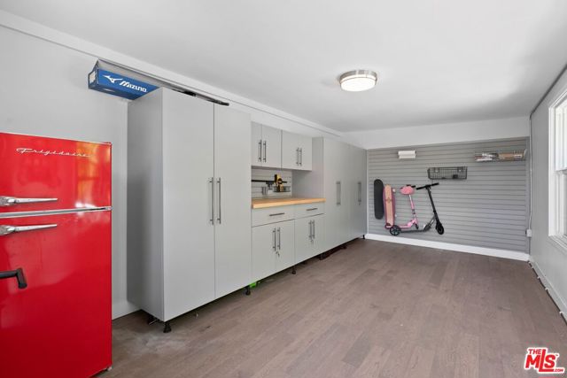 8107 Yorktown Avenue, Los Angeles CA: https://media.crmls.org/mediaz/1335cb31-b288-4e3d-9f81-7526764e9b82.jpg