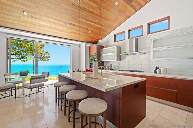 354 Ocean View Ave, Del Mar CA: https://media.crmls.org/mediaz/1335d133-a8d6-4344-a1f4-3098fabc20e1.jpg
