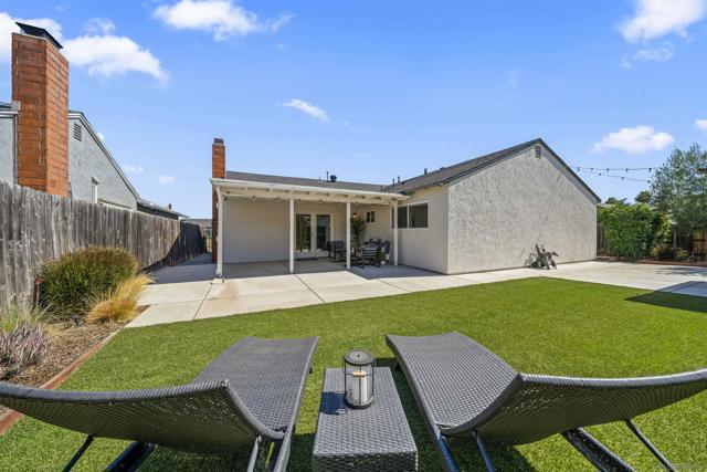 9480 Avenida Acero, Spring Valley CA: https://media.crmls.org/mediaz/13360653-9dbf-44de-9990-e3d3eafd7b1d.jpg