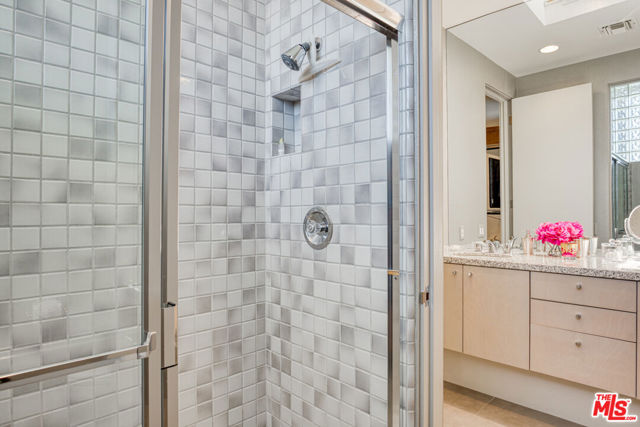 6 Rocky Lane, Rancho Mirage CA: https://media.crmls.org/mediaz/13361131-835c-486a-a8d0-f6dea93f3c4d.jpg