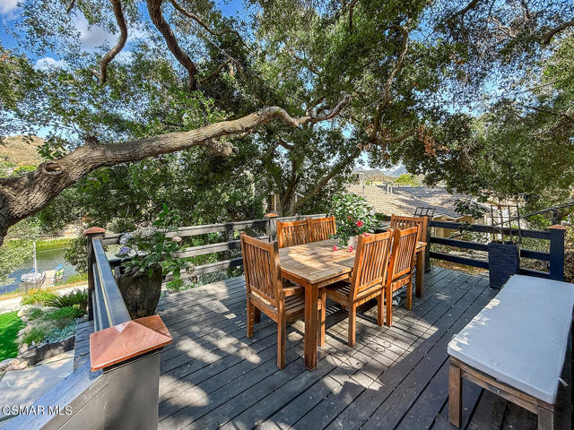 123 Lake Sherwood Drive, Lake Sherwood CA: https://media.crmls.org/mediaz/13369ad1-ab0f-467a-a797-e8d9466cd23e.jpg