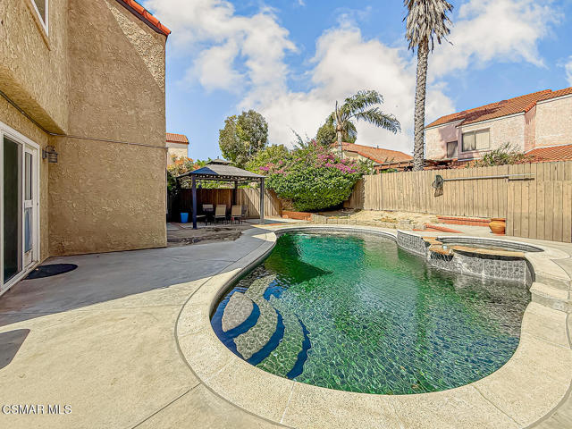 2514 Glenhurst Court, Simi Valley CA: https://media.crmls.org/mediaz/13373034-8016-4351-aba8-d514f1321258.jpg