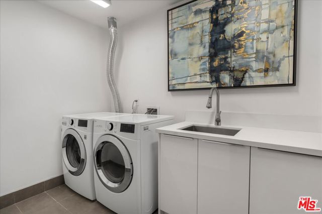 616 N FULLER Avenue, Los Angeles CA: https://media.crmls.org/mediaz/1337d8d7-4bf4-4993-b8f0-98fd2083d71d.jpg
