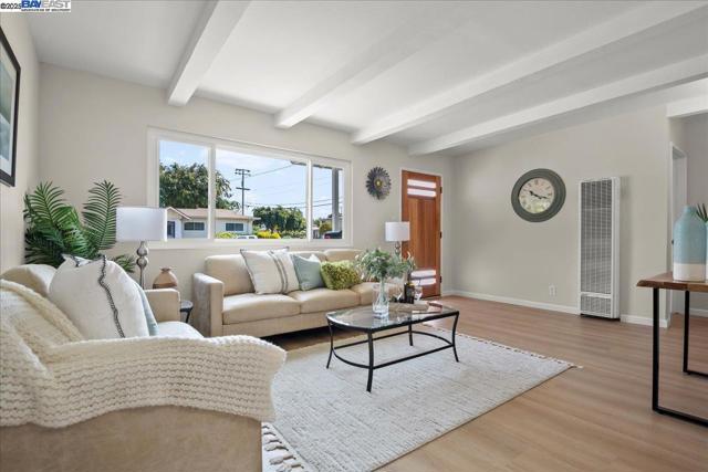 36533 Ruschin Dr, Newark CA: https://media.crmls.org/mediaz/1337ddad-1c5d-4239-8810-a649a9a55661.jpg