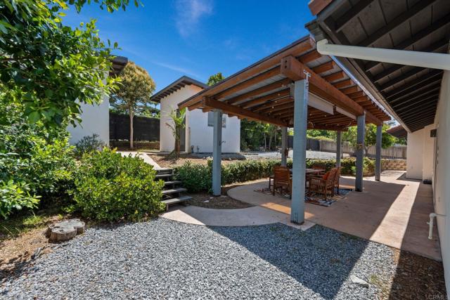 869 Eugenie Avenue, Encinitas CA: https://media.crmls.org/mediaz/13386c56-e081-44d2-93ee-d59ce45bace4.jpg