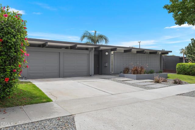 3832 E Casselle Avenue, Orange CA: https://media.crmls.org/mediaz/13389a7b-8435-40b1-ab35-bcb17a1ad070.jpg