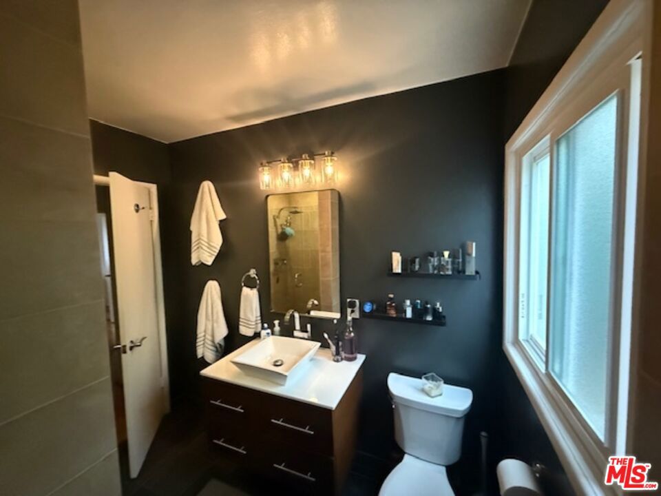 https://media.crmls.org/mediaz/1338a37d-6161-43be-aed7-6d96eaab1e36.jpg?preset=X-Large