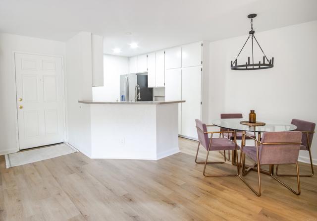 Detail Gallery Image 3 of 26 For 7067 Camino Revueltos #310,  San Diego,  CA 92111 - 2 Beds | 2 Baths