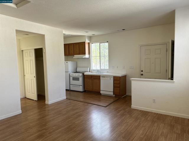 Image 24 of 29 For 518 Silver Maple Dr