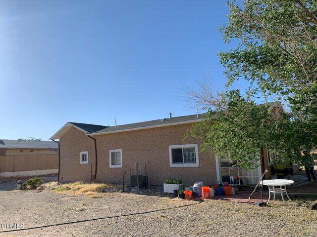 Detail Gallery Image 1 of 10 For 10424 Santa Fe Fire Rd, Lucerne Valley,  CA 92356 - 3 Beds | 3 Baths