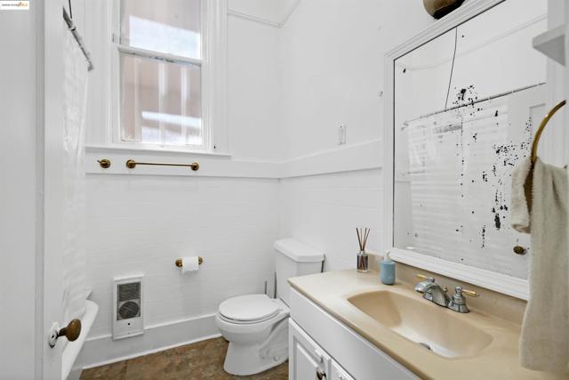 2654 Bush St, San Francisco CA: https://media.crmls.org/mediaz/133a13e1-8769-4b79-be01-4c9c9150d3c7.jpg