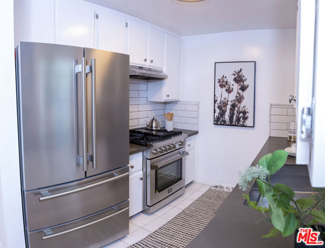 654 Broadway Street photo 27