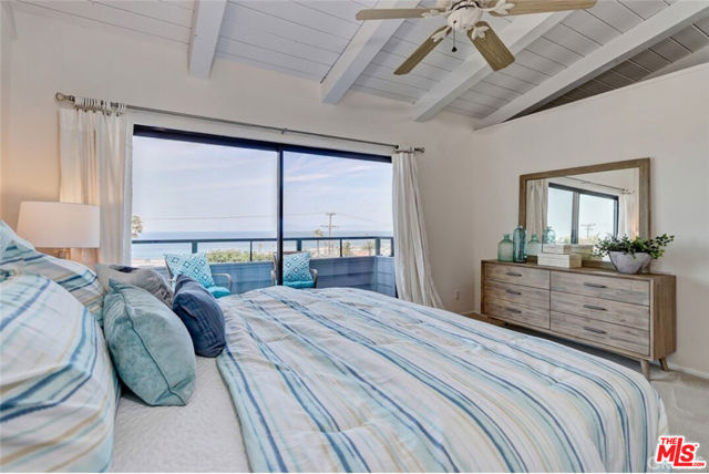 454 Palos Verdes Boulevard, Redondo Beach CA: https://media.crmls.org/mediaz/133a6681-b0eb-498d-868f-f8708f635c3e.jpg