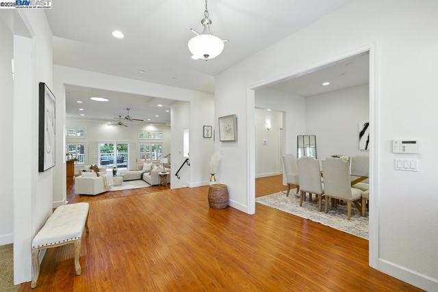 874 Overhill Dr, Hayward CA: https://media.crmls.org/mediaz/133a777c-e4c5-4687-af41-3f06836fdea2.jpg