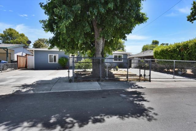 14202 Lucian Avenue, San Jose CA: https://media.crmls.org/mediaz/133b12c9-b892-4c3c-83e3-ea2b410ba83b.jpg
