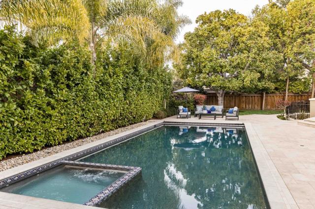 8 Reyna Place, Menlo Park CA: https://media.crmls.org/mediaz/133c07b6-e29c-4818-8985-48d02f4a4de0.jpg