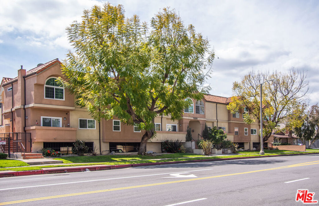 11306 Moorpark Street #20