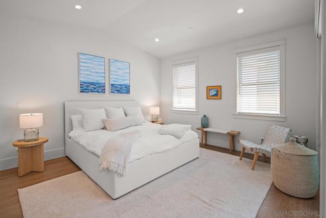 548 G Avenue, Coronado CA: https://media.crmls.org/mediaz/133ce3ab-cf7b-43da-9042-89f439ca2f25.jpg