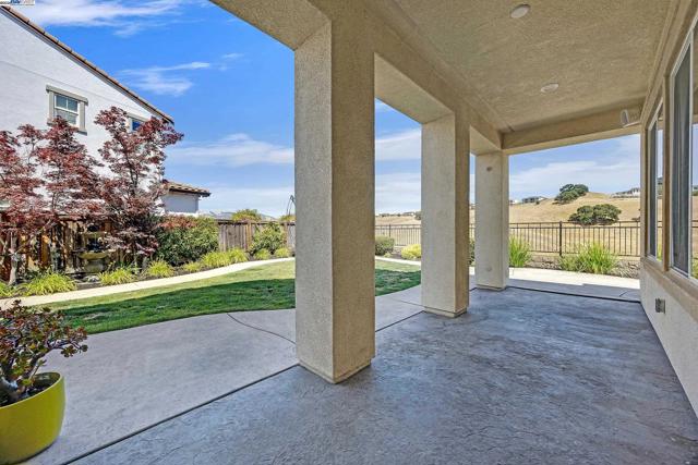 1359 Monterosso St, Danville CA: https://media.crmls.org/mediaz/133d57b3-5e04-4c14-bd12-35bae8500edc.jpg