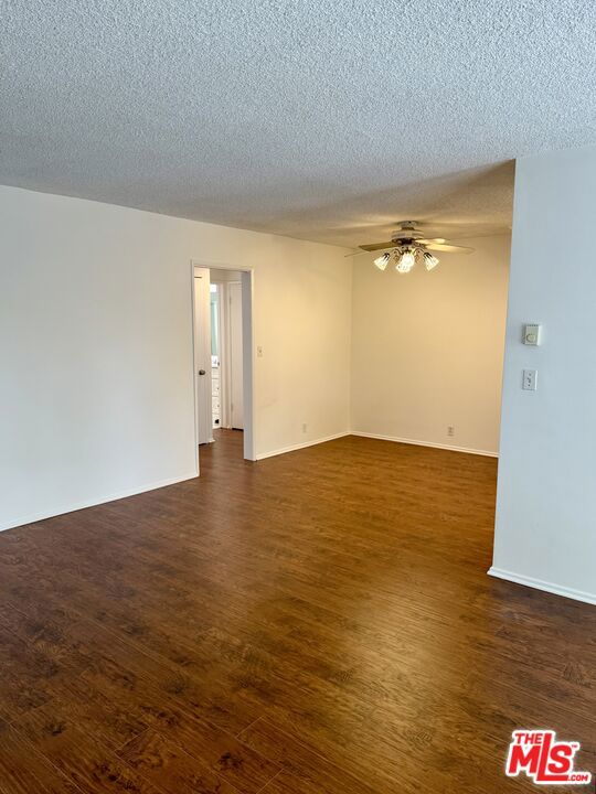 1138 11th Street, Santa Monica CA: https://media.crmls.org/mediaz/133df2ab-7ff5-4562-8dec-b308192cc5b3.jpg