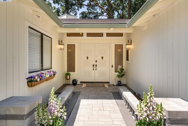 20 Donna Ln, Danville CA: https://media.crmls.org/mediaz/133e44f8-bad0-48ea-8298-48800a0467d8.jpg