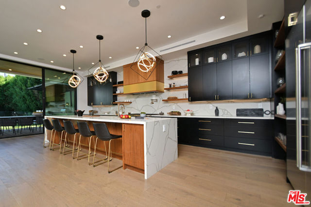 4544 Woodley Avenue, Encino CA: https://media.crmls.org/mediaz/133e4eff-10d9-48f0-9338-e8cb3be49b88.jpg