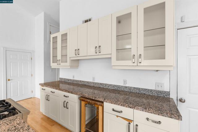 39 Anson Way, Kensington CA: https://media.crmls.org/mediaz/133e7722-c016-48a8-b577-3d7e114b8547.jpg