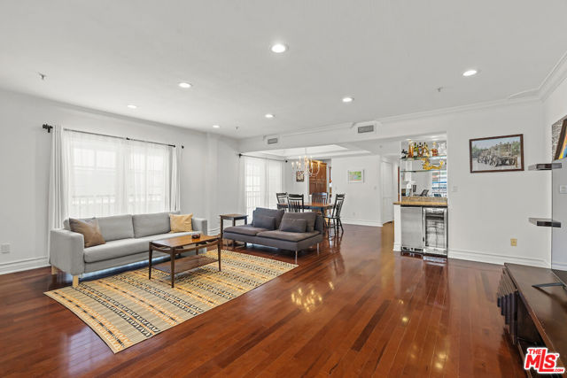 11826 Dorothy Street, Los Angeles CA: https://media.crmls.org/mediaz/133ee191-6b27-4e5d-baaf-520cb91a7d91.jpg