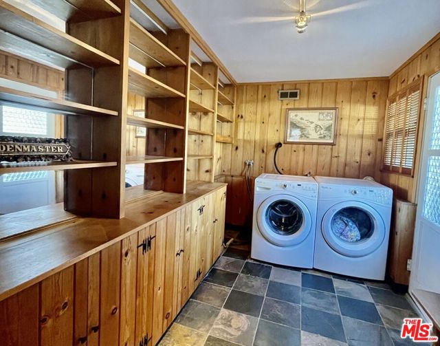 3230 Kelton Avenue, Los Angeles CA: https://media.crmls.org/mediaz/133f0e4f-30ce-444a-b84b-ebe364c727d5.jpg