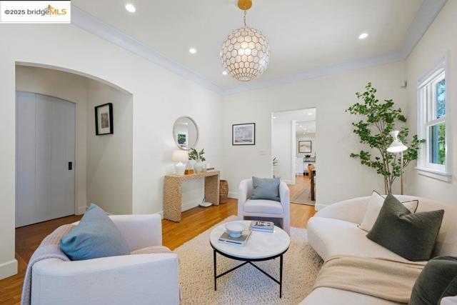 1420 Stannage Ave, Berkeley CA: https://media.crmls.org/mediaz/133f41d7-374e-420f-a8f5-0b1148fce98f.jpg