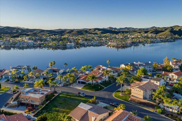 29795 Eagle Point Drive, Canyon Lake CA: https://media.crmls.org/mediaz/133f8685-be8e-4486-aceb-1fb7ba36245c.jpg