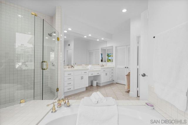 7166 Tern Place, Carlsbad CA: https://media.crmls.org/mediaz/133fd85a-6941-4722-941f-f3a6c931ec1d.jpg