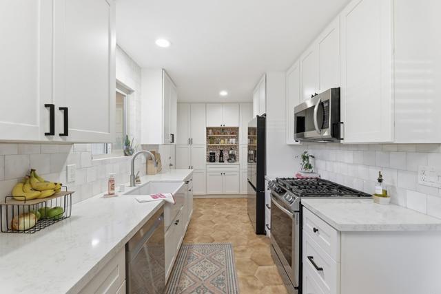 Detail Gallery Image 10 of 39 For 102 Magdalena Dr, Oceanside,  CA 92057 - 2 Beds | 1 Baths