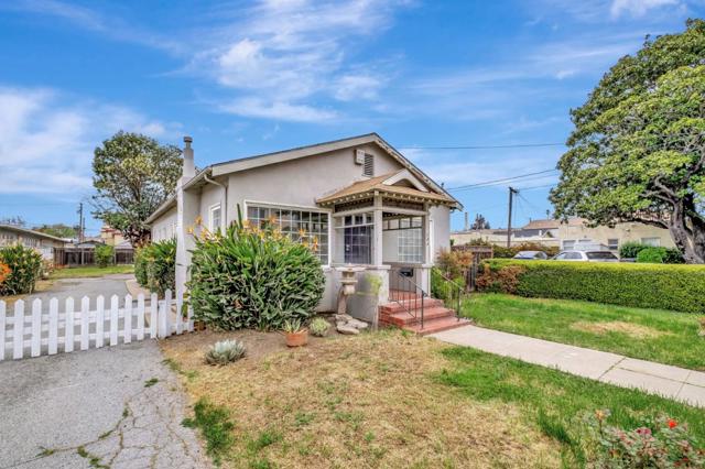 133 Trafton Street, Watsonville CA: https://media.crmls.org/mediaz/13401672-f0f2-45ba-bc34-d47a79120d34.jpg
