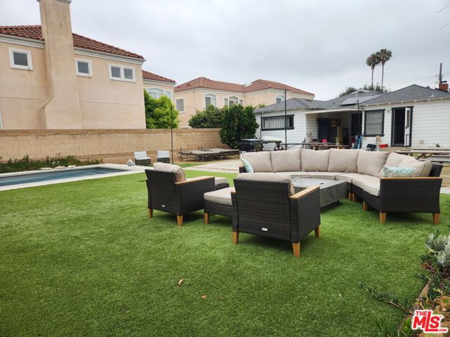 1633 Hickory Avenue, Torrance CA: https://media.crmls.org/mediaz/13408ed7-bb17-4760-a23c-d5a3a337f963.jpg