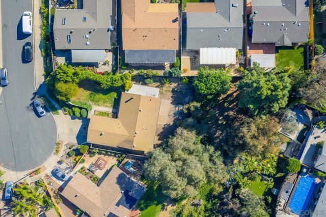 4975 Whipple Way, San Diego CA: https://media.crmls.org/mediaz/13412786-8d86-4e5e-a903-693137ac0f5a.jpg