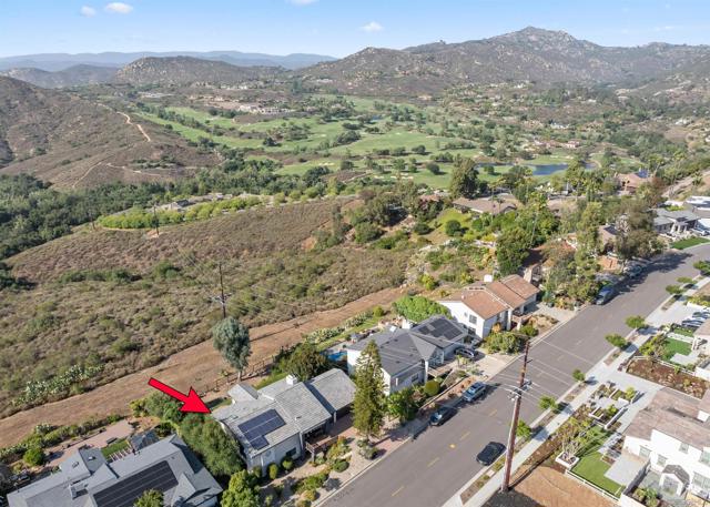 17924 Saint Andrews Dr, Poway CA: https://media.crmls.org/mediaz/13413808-74fe-40ba-8255-c21c73ef237f.jpg