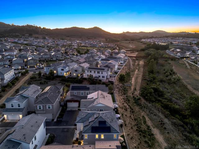 28079 Harvest Ct, Valley Center CA: https://media.crmls.org/mediaz/1341fa83-469d-45bc-b6fc-92a5532bcb47.jpg