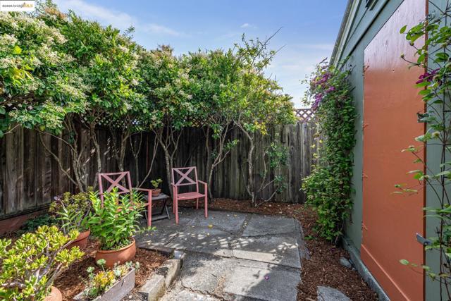 1621 Everett St, El Cerrito CA: https://media.crmls.org/mediaz/13423ec0-f10c-4b3e-986e-c07b191f81f3.jpg