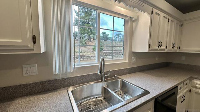 16142 Dartolo Rd., Ramona CA: https://media.crmls.org/mediaz/13424894-300b-4fb2-96f3-c98a5520a19a.jpg