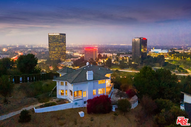 Photo of 3556 Multiview Drive, Los Angeles, CA 90068