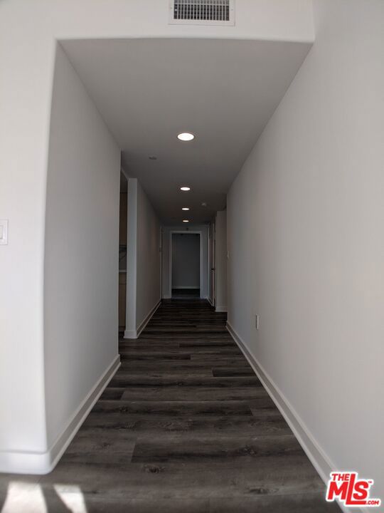 5143 White Oak Avenue, Encino CA: https://media.crmls.org/mediaz/1342df02-3510-4e8a-a9ad-d134559ae79b.jpg