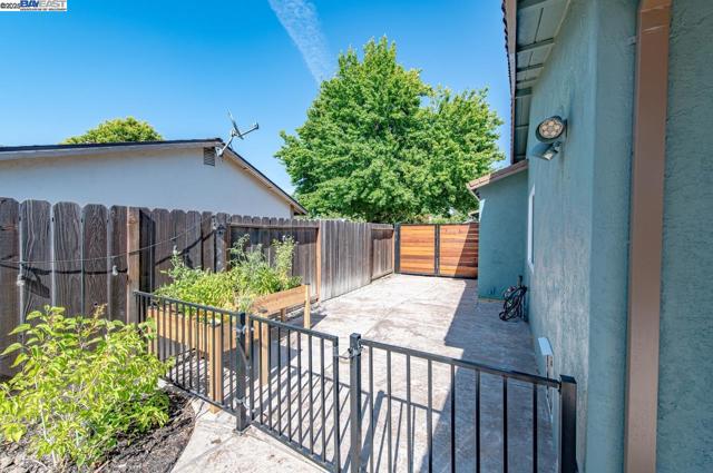 648 Buckeye Dr, Livermore CA: https://media.crmls.org/mediaz/134370b4-174f-497f-ac6d-a132f61f0285.jpg