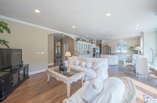 471 El Dorado Street, Monterey CA: https://media.crmls.org/mediaz/134388c7-8ece-4aaa-a2da-f0c4f7bf0f90.jpg