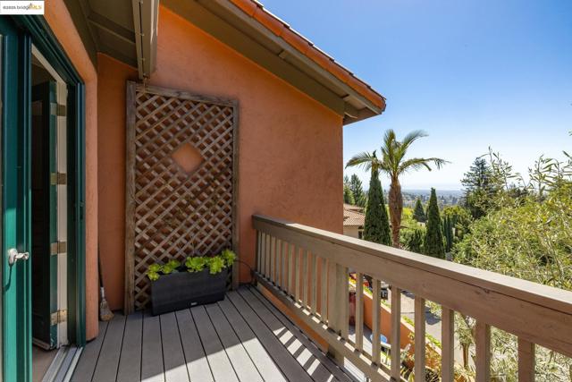 260 Alvarado Rd, Berkeley CA: https://media.crmls.org/mediaz/1343d9f3-16bf-4746-b004-e4d2751ac9b8.jpg